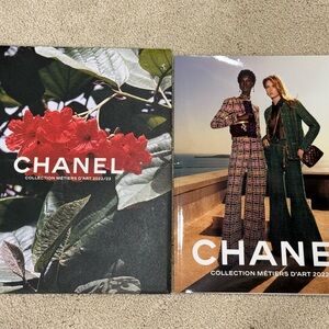 CHANEL Métiers D'Art 2022/23 Book Set with Red and Green Covers